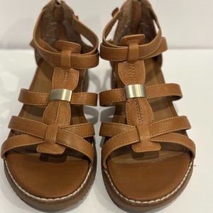Comfortiva sandals Size 8